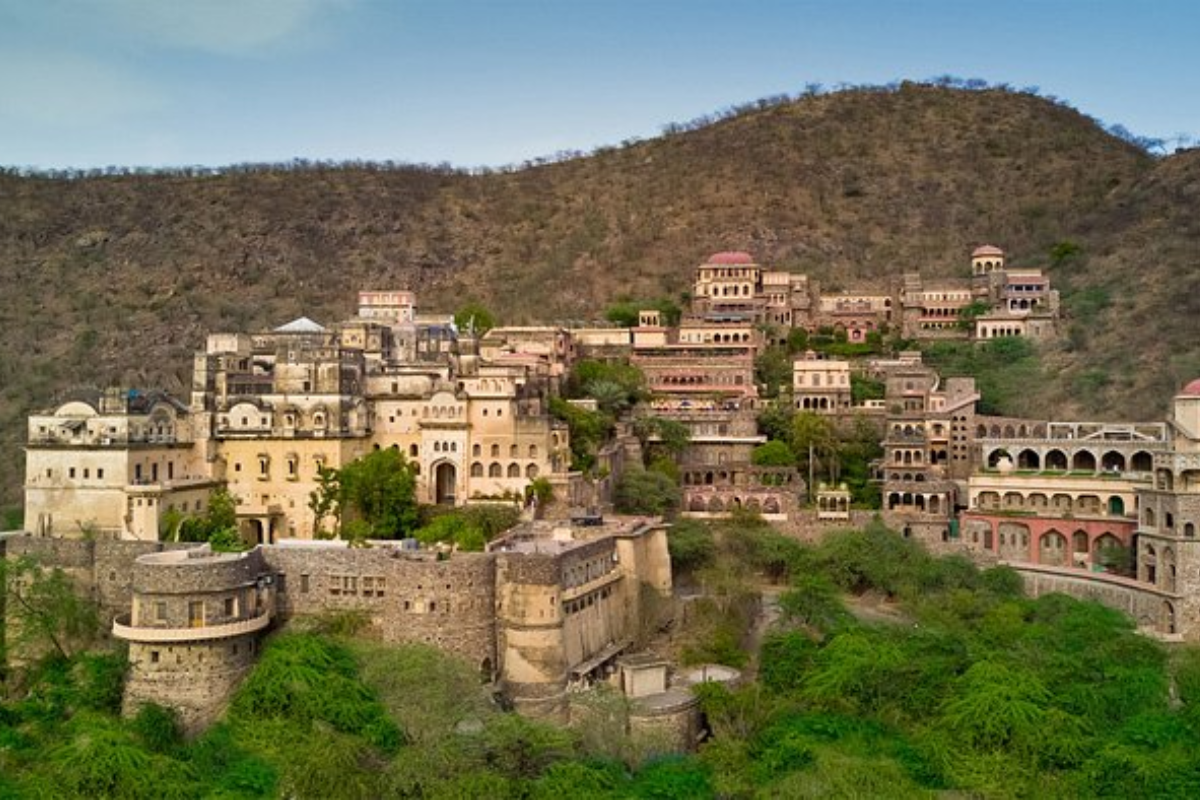 Neemrana Palace