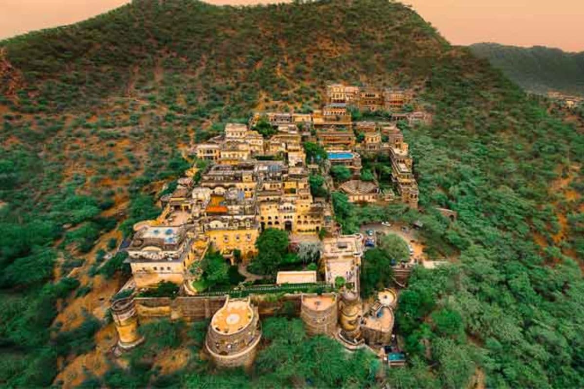 Neemrana Palace