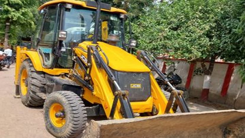 Police caught illegal mining of soil in Bijnor