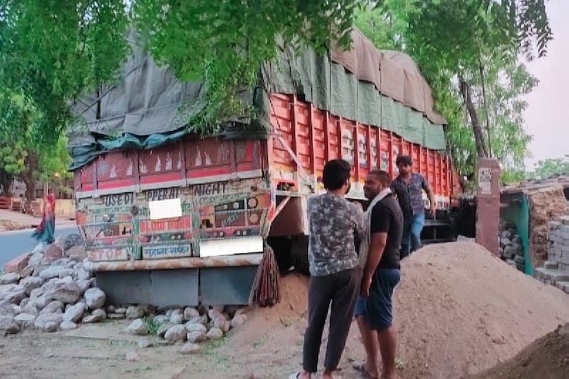 Truck Accident in Bundi