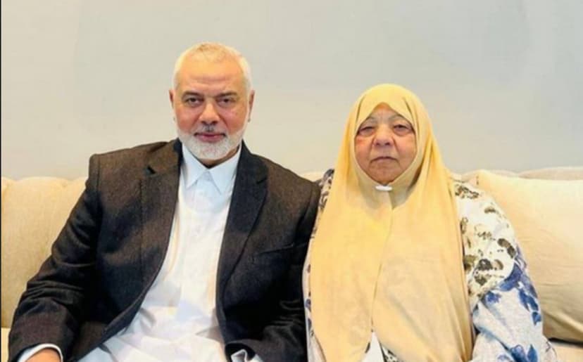 Ismail Haniyeh with his sister
