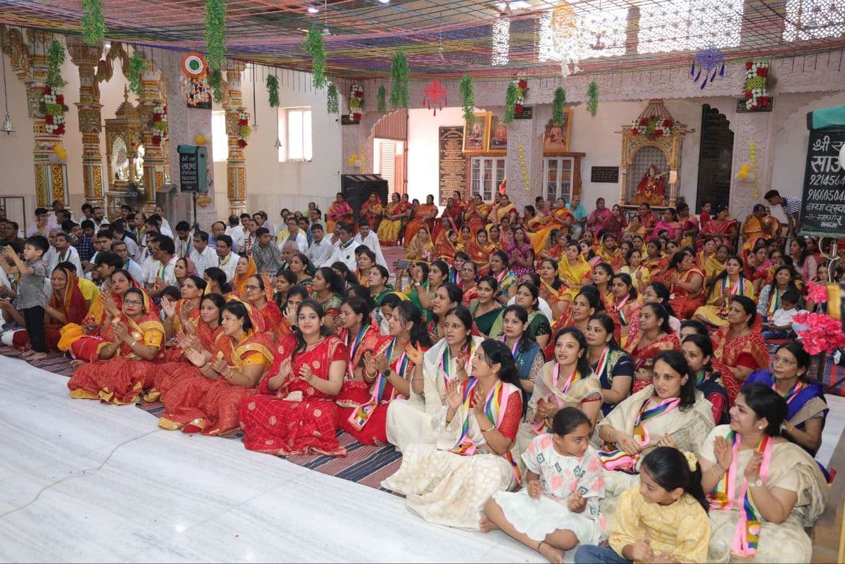 Sansangh Mangal Pravesh of Acharya Chaityasagar with musical instruments