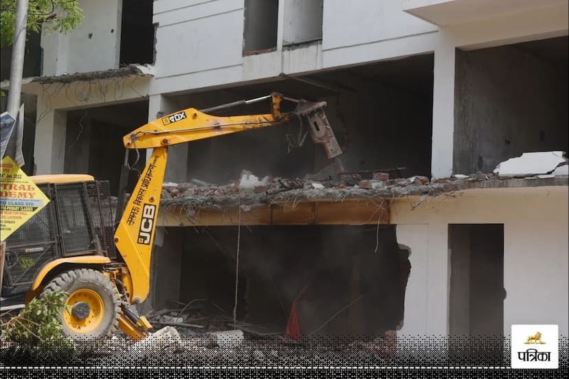 Bulldozer Action: लखनऊ की 278 इमारतों पर गरजेगा 'बाबा का बुलडोजर', नगर निगम ने एलडीए को सौंपी सूची