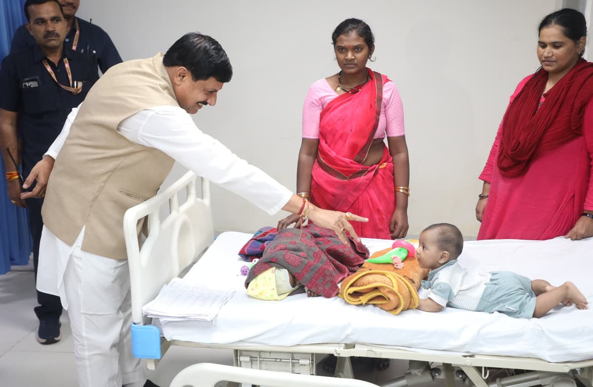 Cm Mohan yadav in hamidiya Hospital
