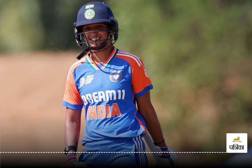 Women's T20I Players Ranking: बल्लेबाजी रैंकिंग में भारत की विकेटकीपर बल्लेबाजी ऋचा घोष ने 4 स्थान की छलांग लगाई है तो बांग्लादेश की मुर्शिदा खातून छह पायदान ऊपर चढ़ गई हैं।