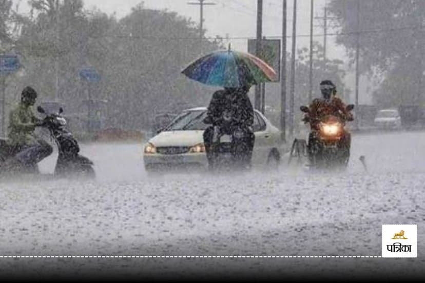 1.5 inch rain in Jhansi Waterlogging on roads heavy rain alert issued