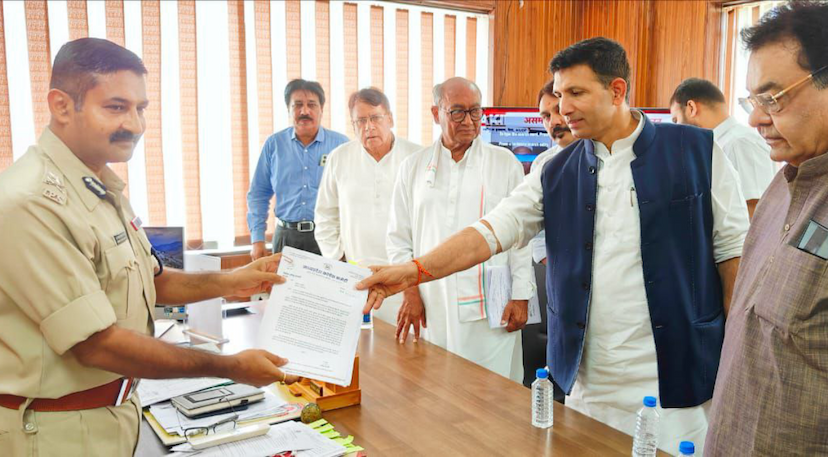 Congress protests against Sunderkand in Ashoka Garden police station Bhopal