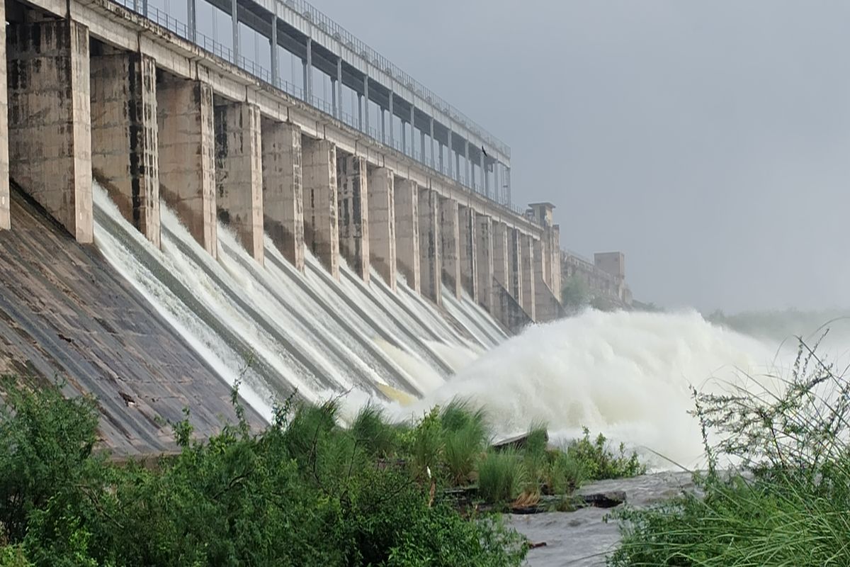 पति के साथ आई पत्नी ने पार्वती बांध में लगाई छलांग Wife accompanying her husband jumped into Parvati Dam