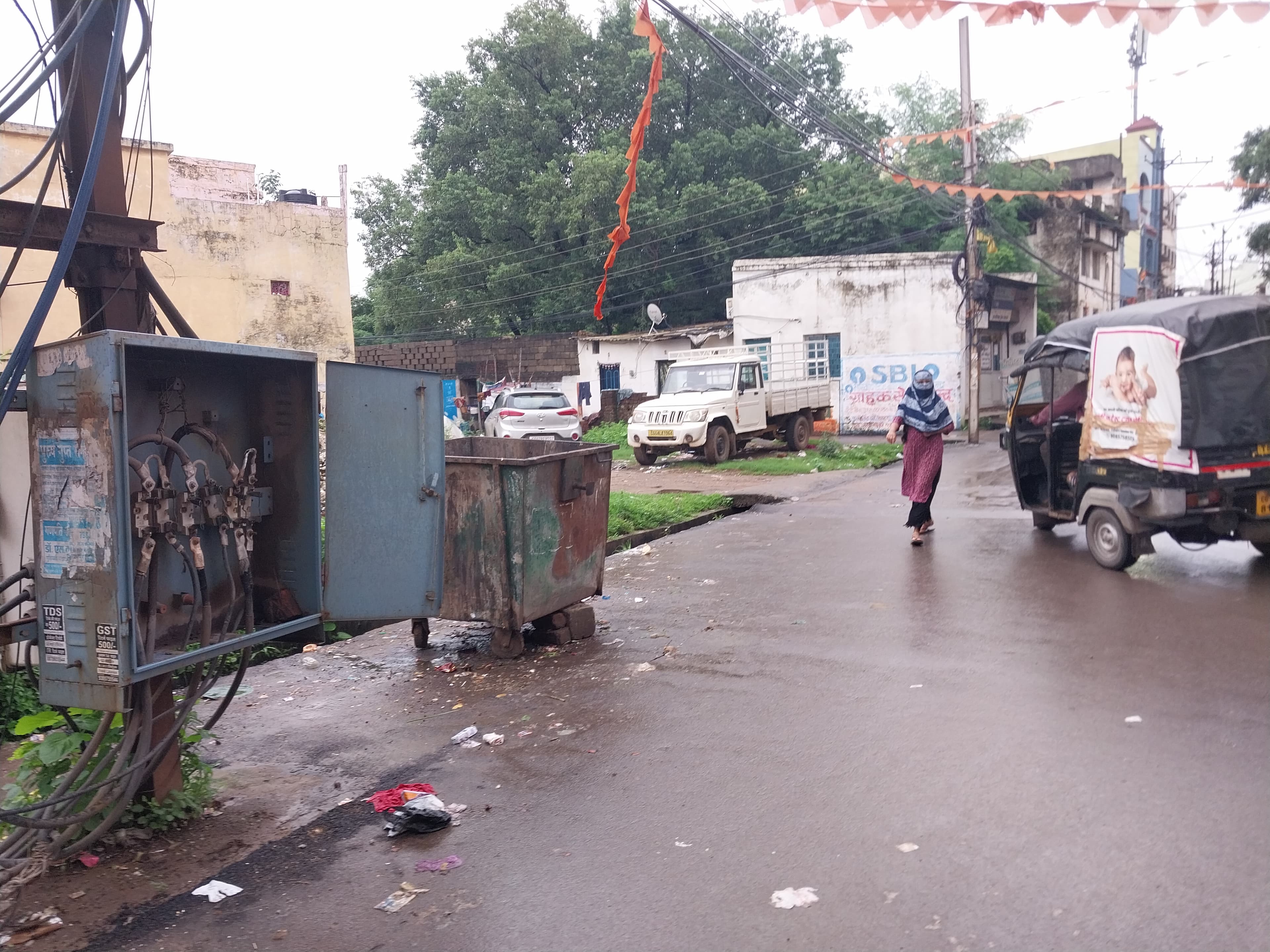 सई सुतार भवन के पास, रमण मंदिर वार्ड। 