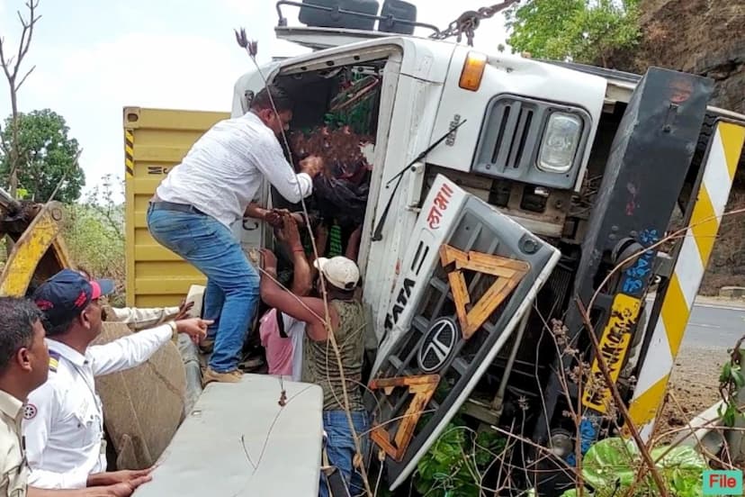 Maharashtra kasara ghat Accident