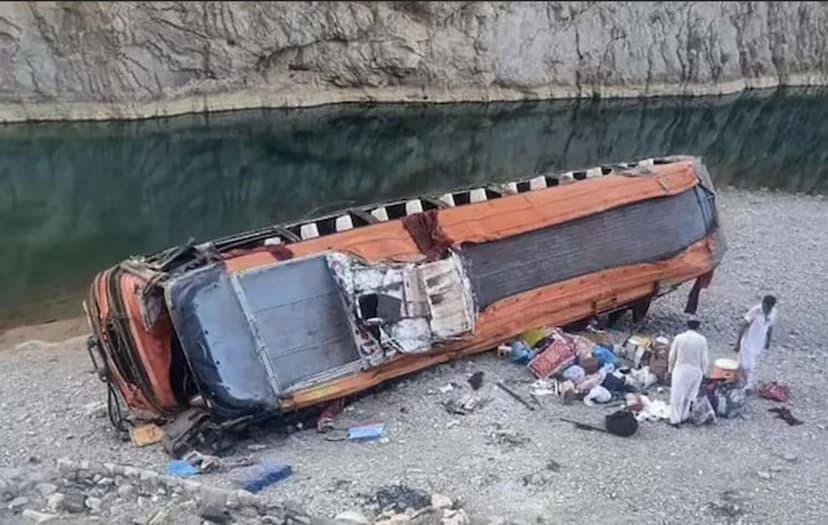 Bus overturns in Iran