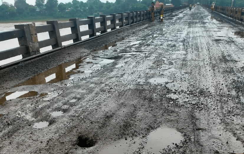 Narmada bridge collapsed in Nemawar between Dewas and Harda