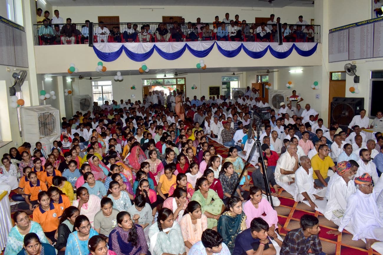 The talents of the Jat community smiled after receiving honor in the talent felicitation ceremony.