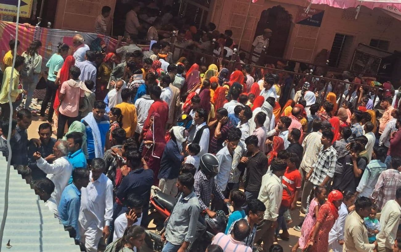 Crowd of devotees gathered at Hariram Baba's fair in Jhorda.