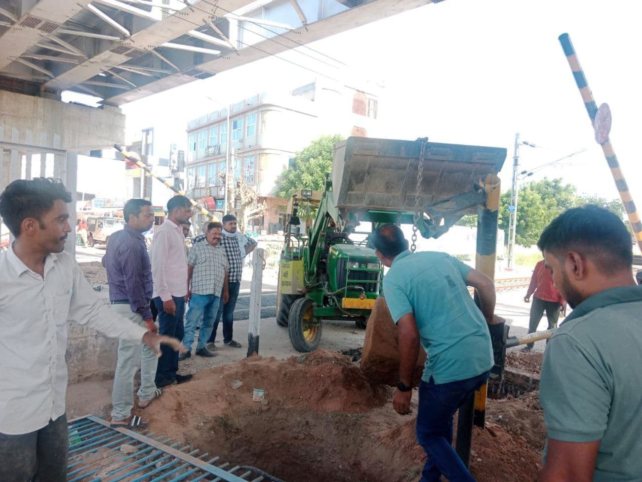 Government bowed to the struggle, had to open Bikaner Road railway gate