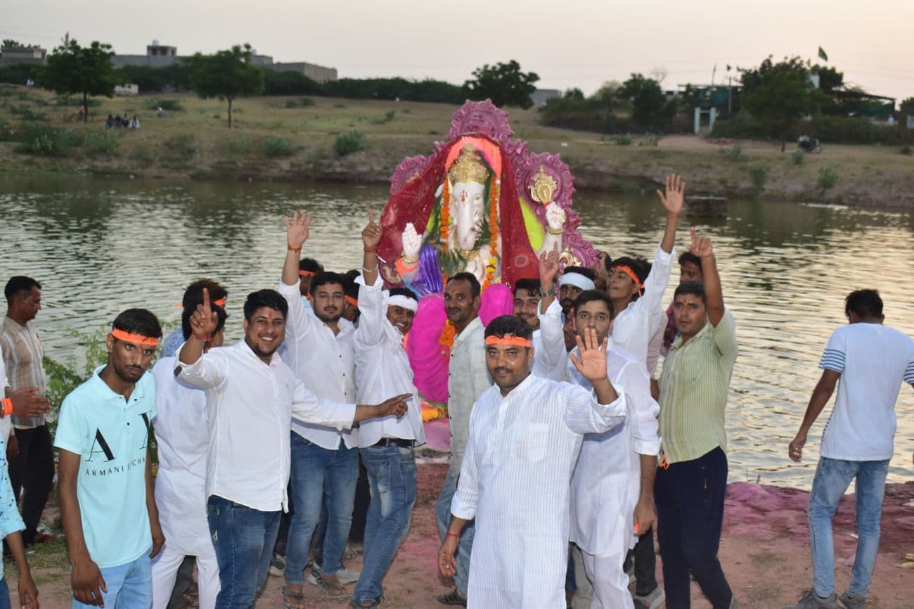 Ganpati Bappa Moriya, Bappa bid farewell amid cheers