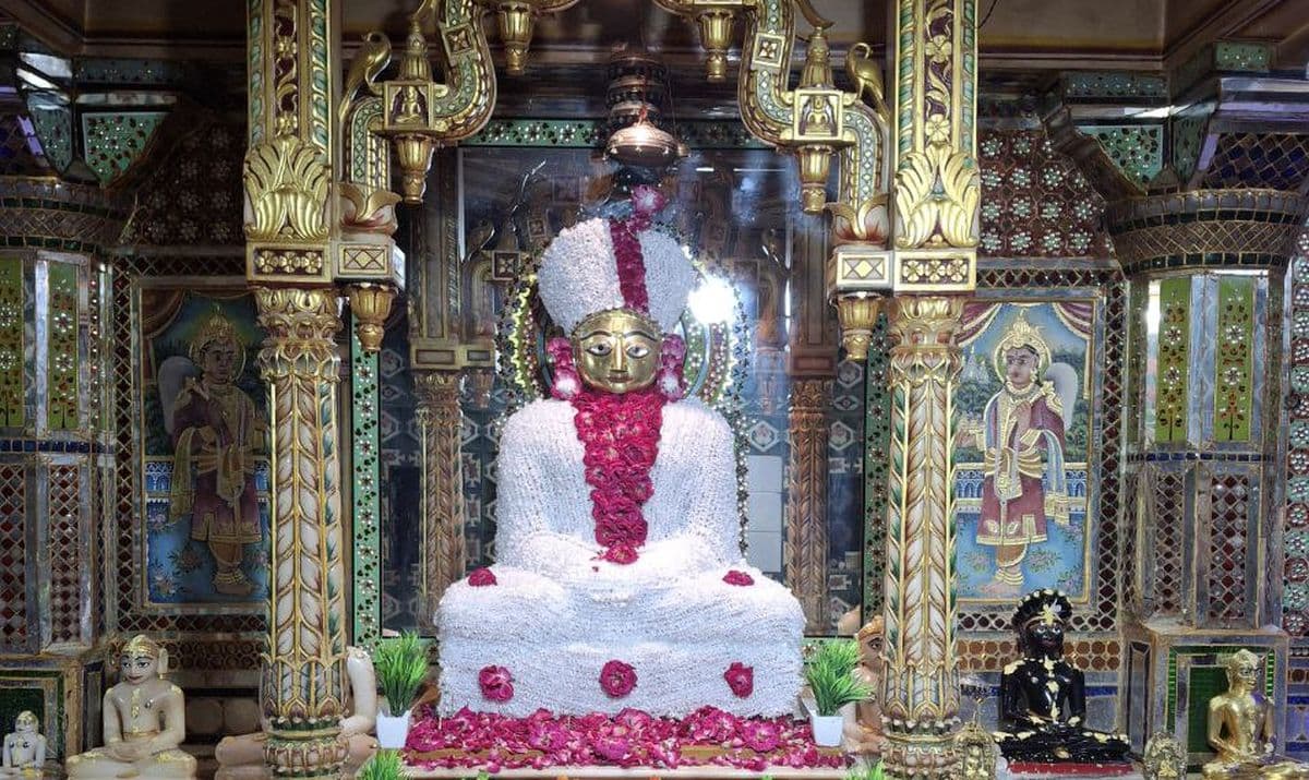 539 year old glass temple in Nagaur, the mystery of the locks on the doors still remains