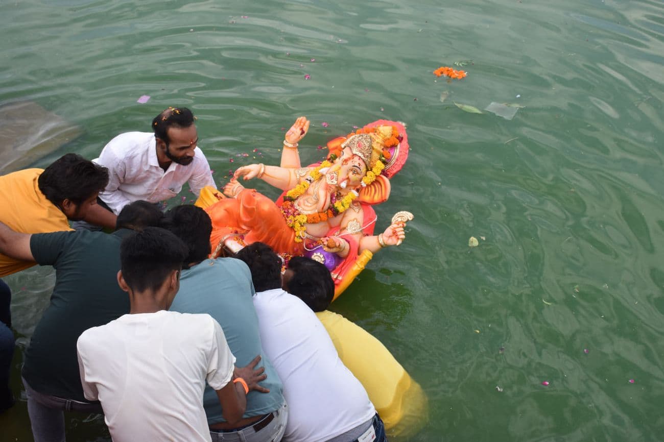 Ganpati Bappa Moriya, Bappa bid farewell amid cheers