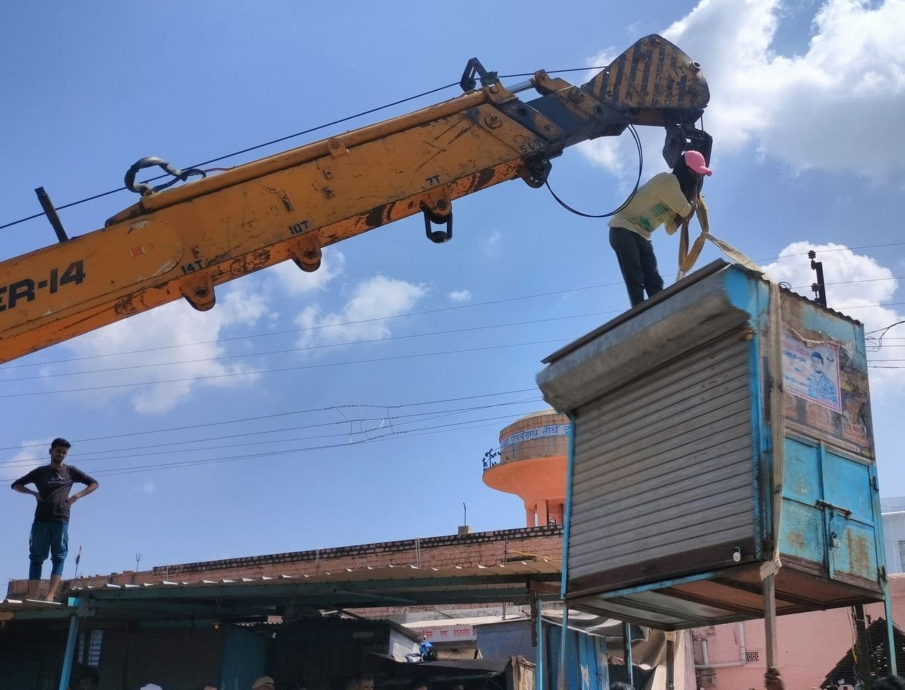 Encroachment removed in front of Parshvanath temple on court orders