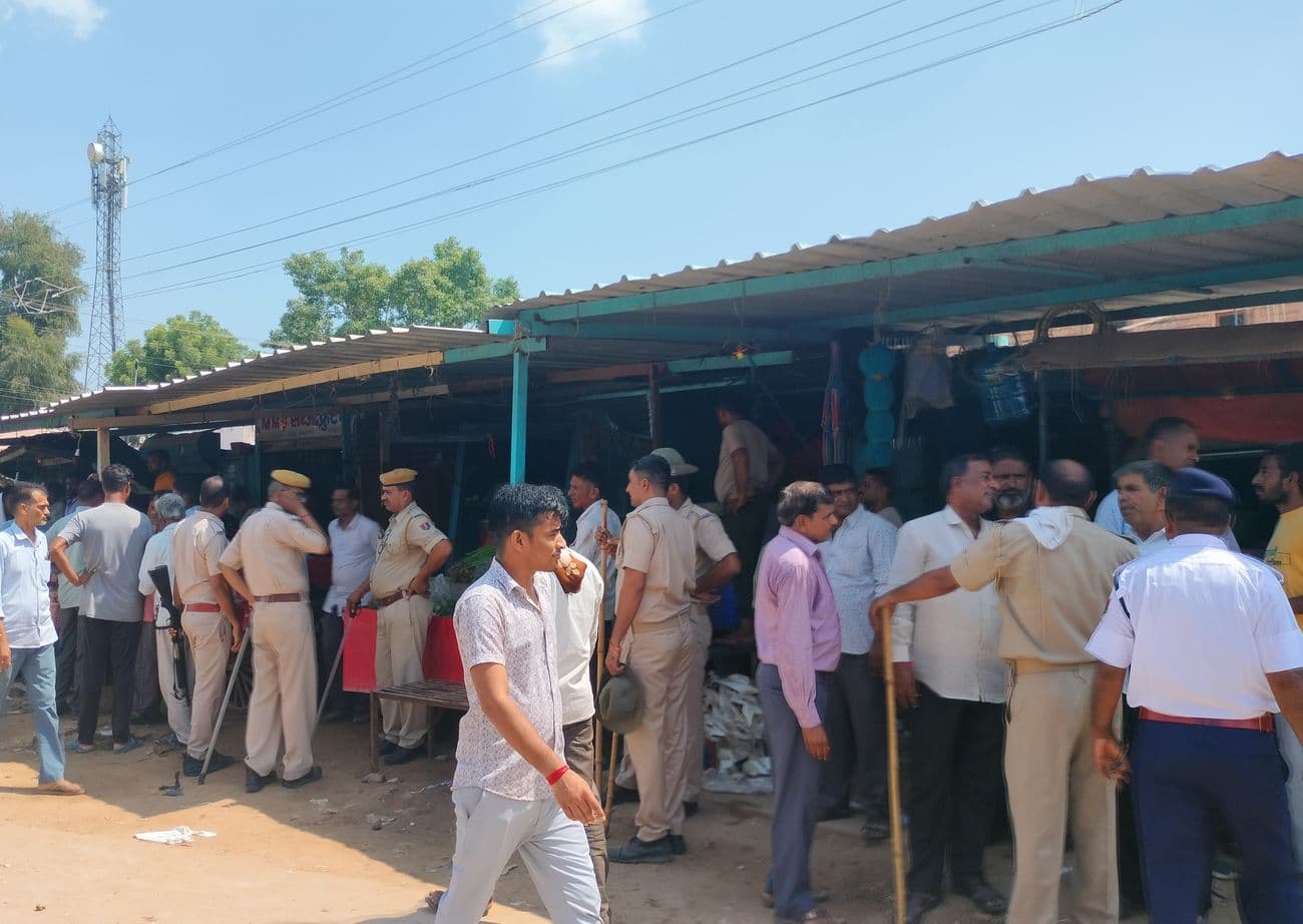 Encroachment removed in front of Parshvanath temple on court orders