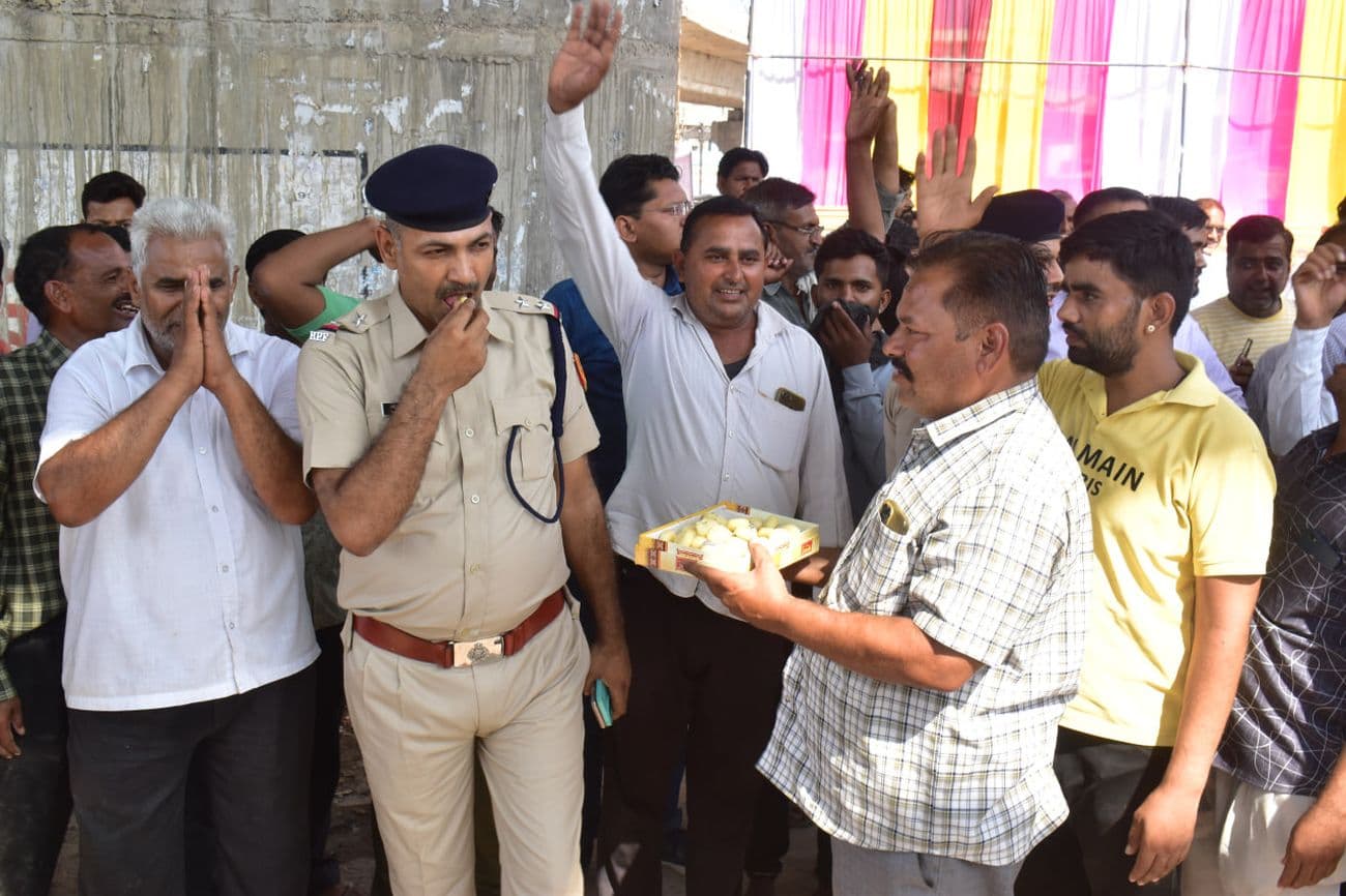 Government bowed to the struggle, had to open Bikaner Road railway gate