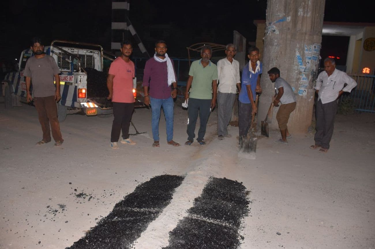 Government bowed to the struggle, had to open Bikaner Road railway gate