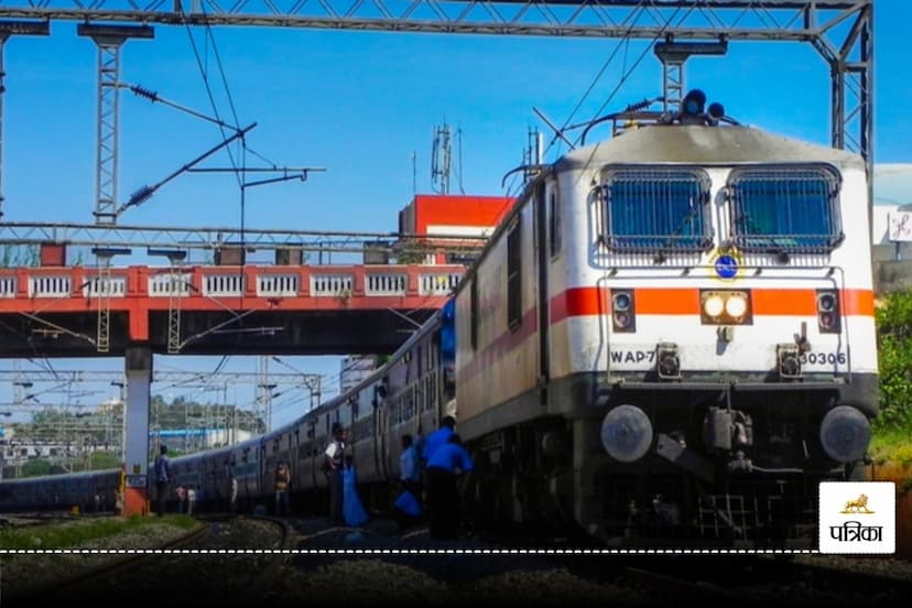 CG Railway Passengers