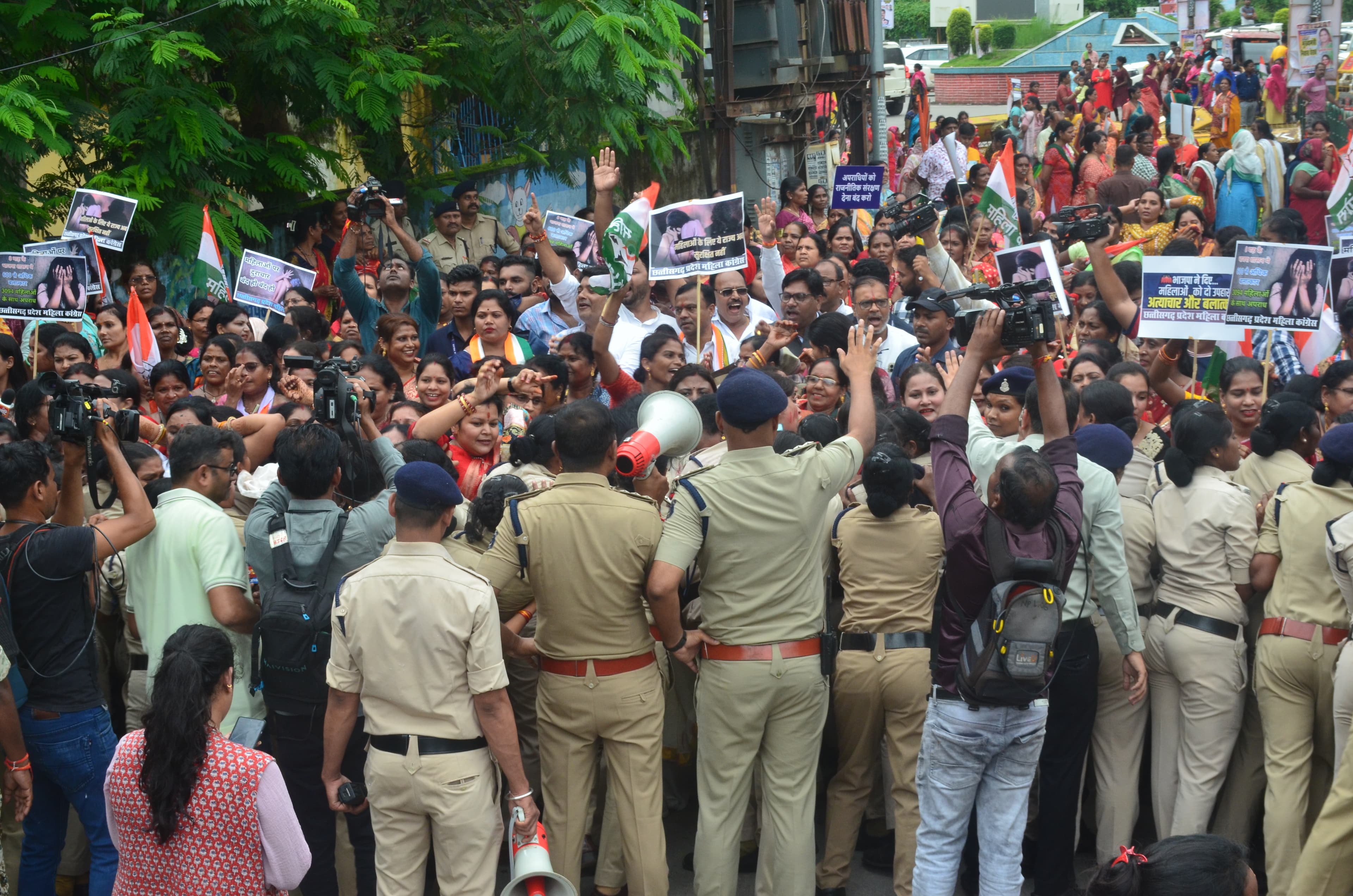 women congress protest