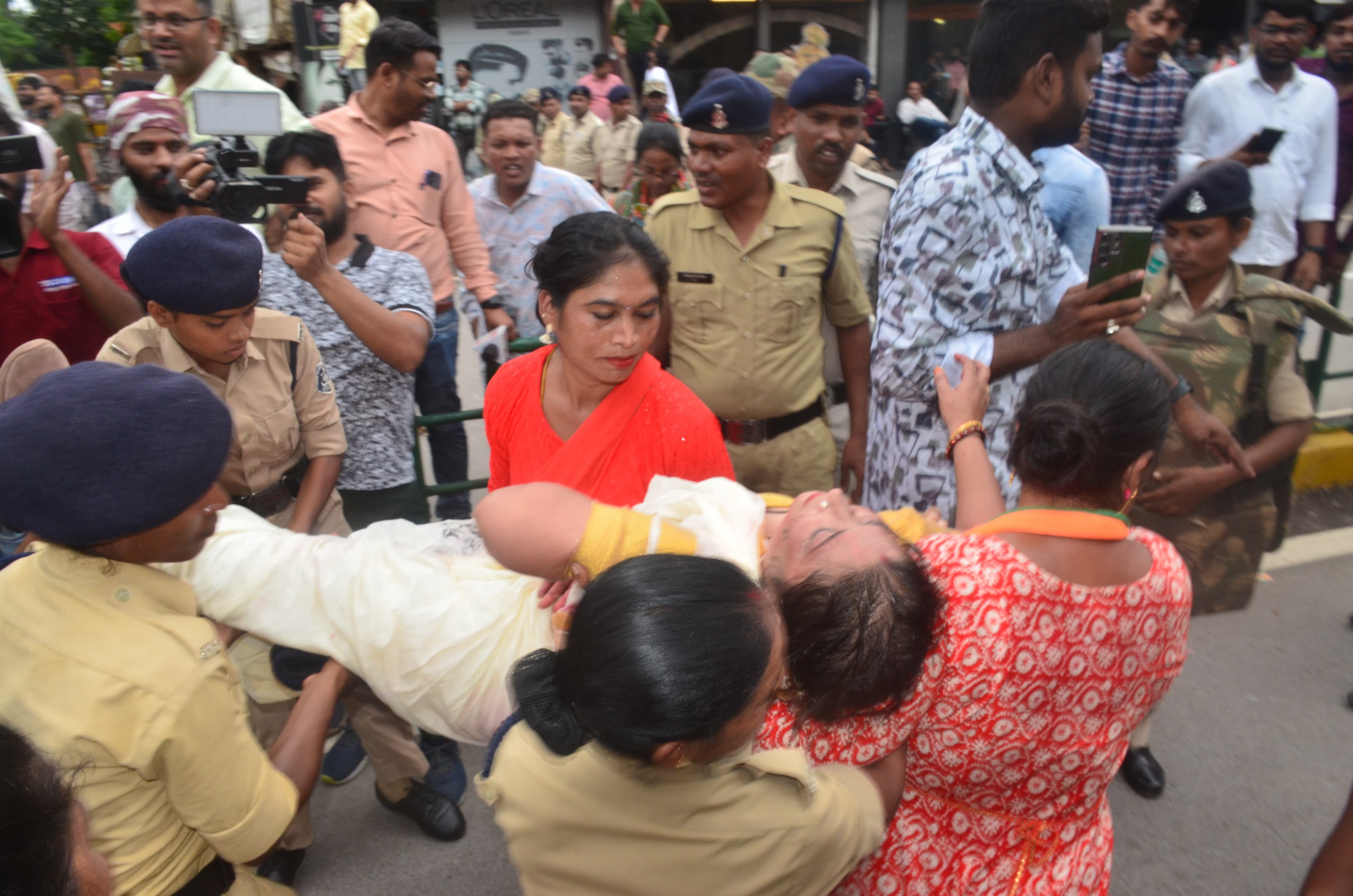 women congress protest