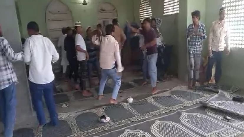 Fight between worshipers in Moradabad mosque