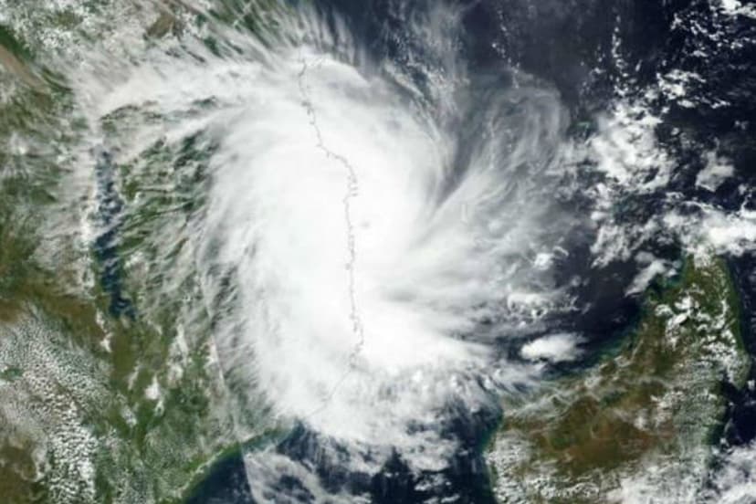 IMD Prediction: सुपर टाइफून यागी तूफान बना जानलेवा; 12 जिलों में भीषण बारिश की चेतावनी, चमकेगी बिजली