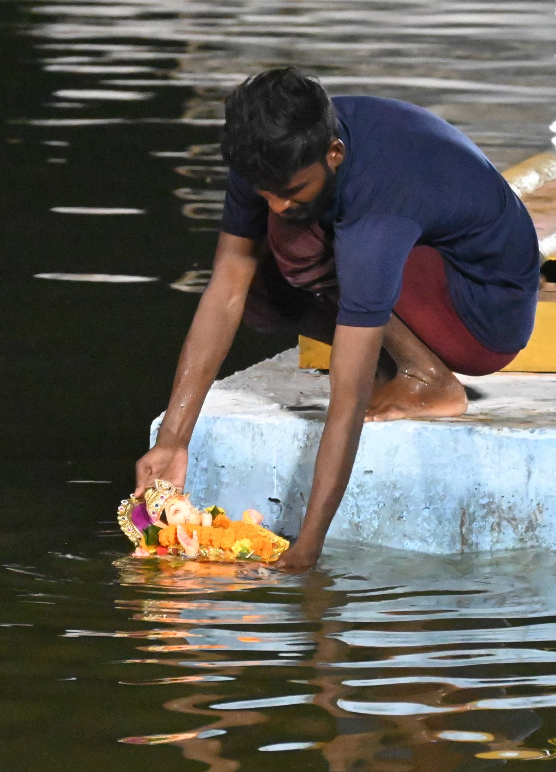 Raipur : गणपति को विदा करने पहुंचे श्रद्धालुओं की भीड़, SEE PICS