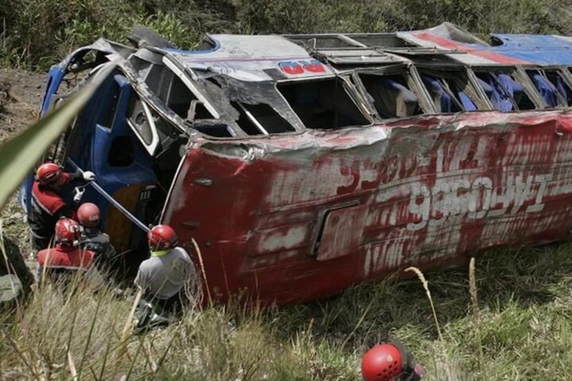 Bus overturns in Ecuador