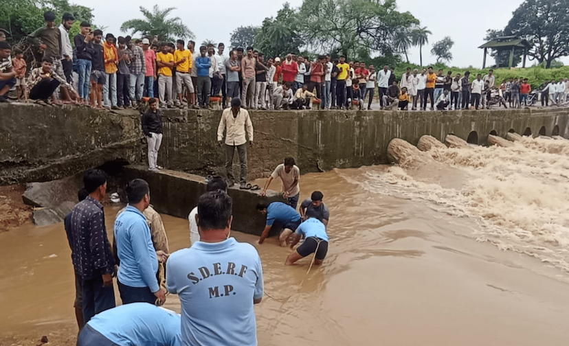 BETUL SBI BANK EMPLOYEES DROWNED IN SARNI RATLAM KUREL RIVER