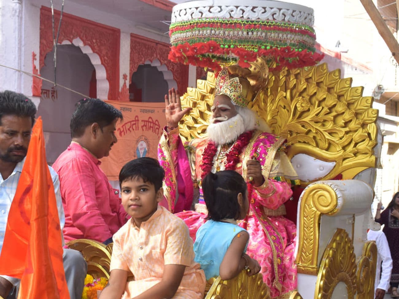 The procession of Maharaja Agrasen was decorated with tableaux.