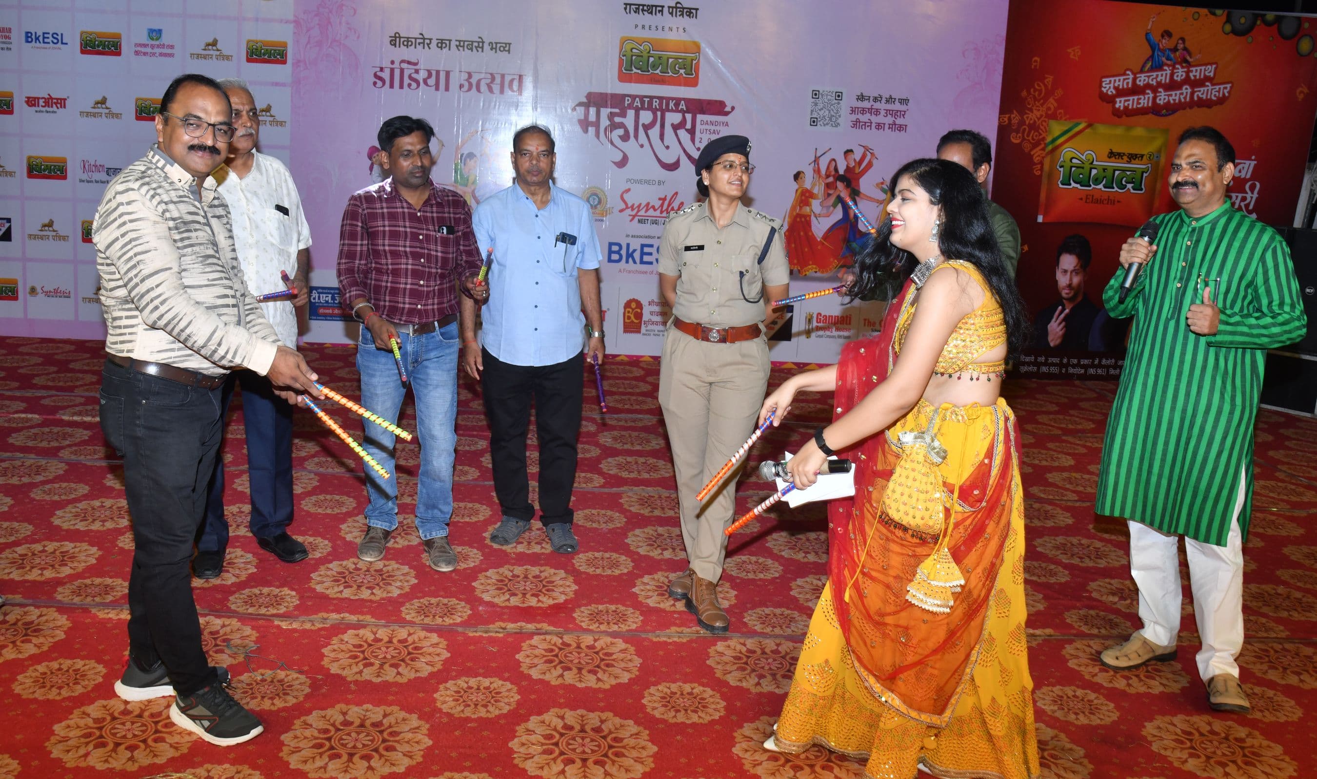 People danced in Rajasthan Patrika Maharas Dandiya Mahotsav