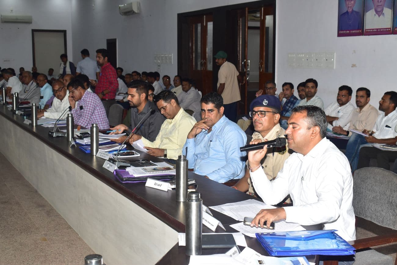 District Council General Assembly meeting: Public representatives, troubled by illegal mining along with water and broken roads, surrounded the officers.