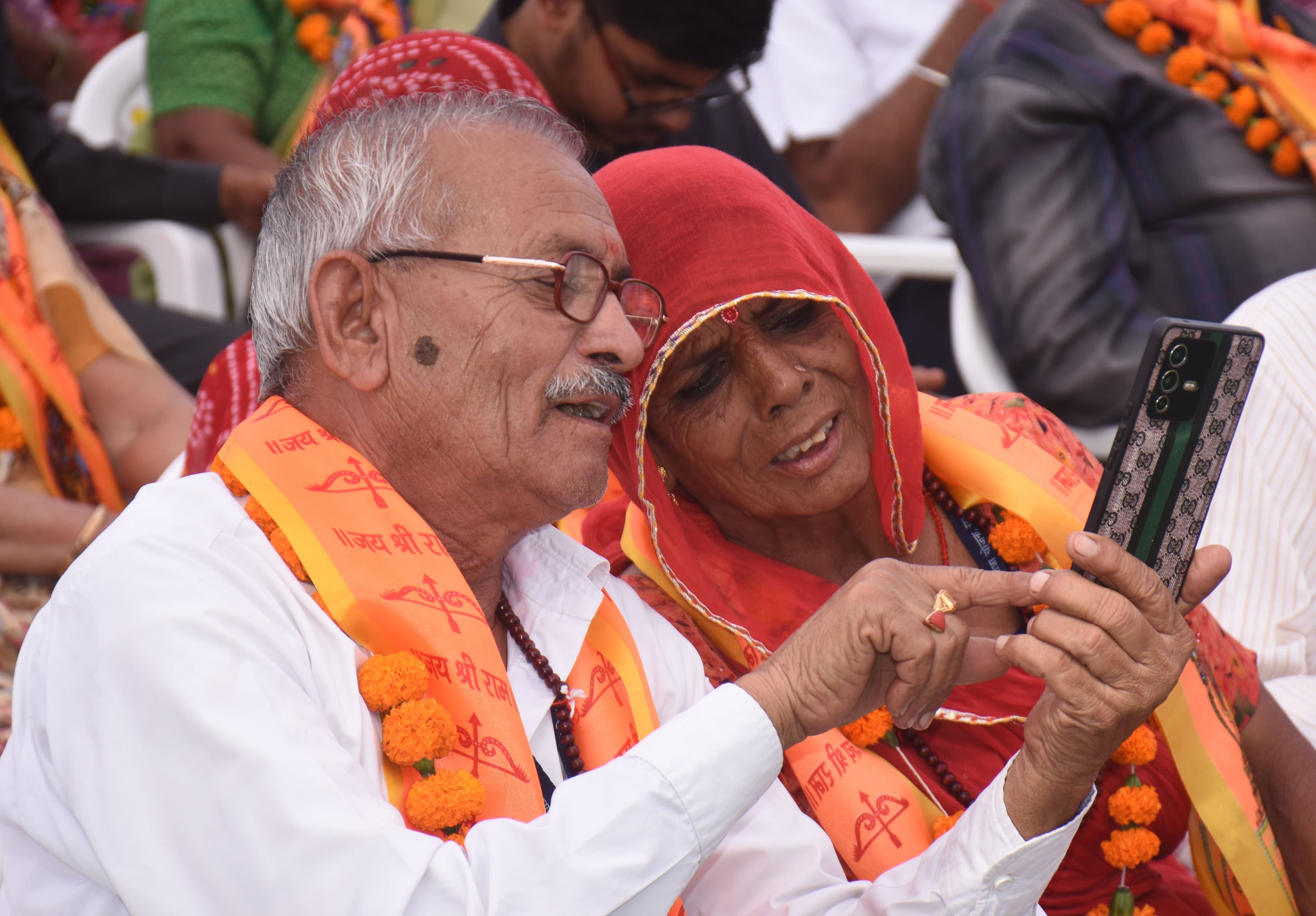 Joy of pilgrimage, elderly citizens gathered to the beat of drums