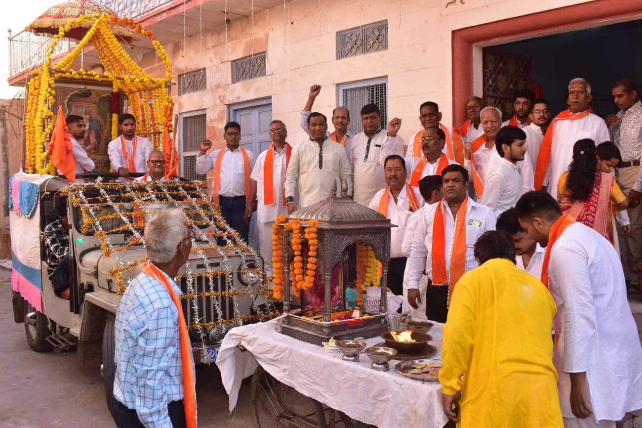 The procession of Maharaja Agrasen was decorated with tableaux.