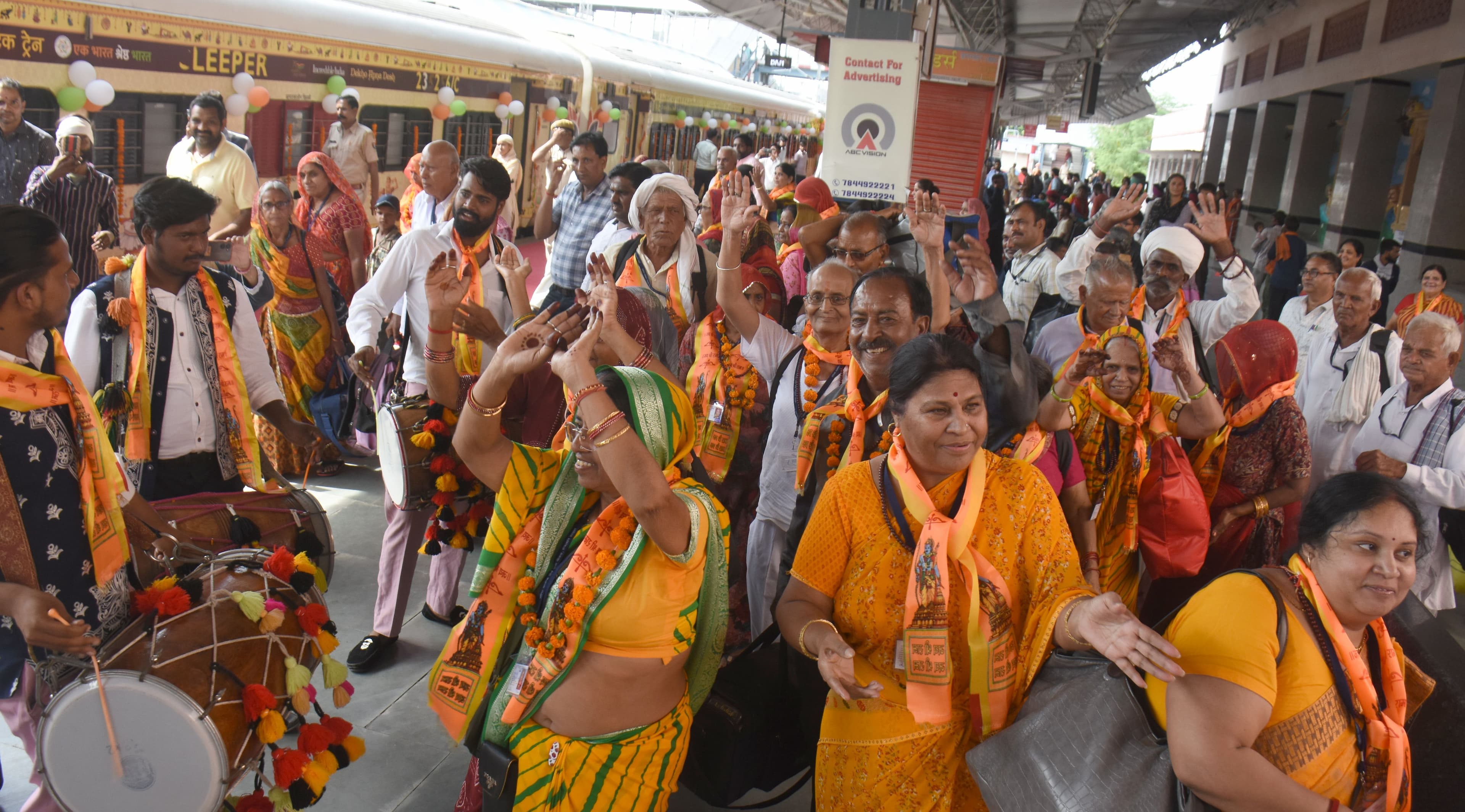 Joy of pilgrimage, elderly citizens gathered to the beat of drums