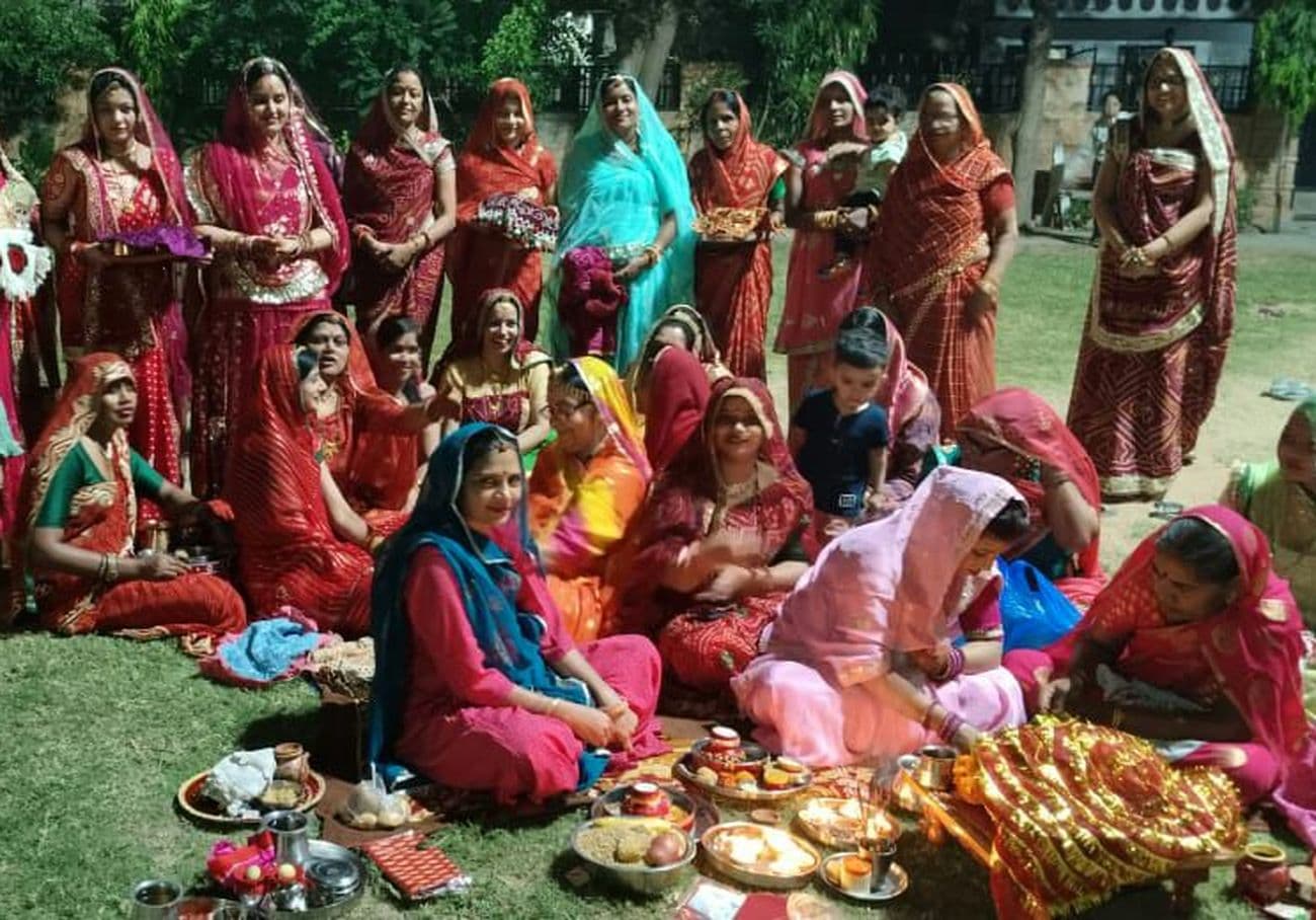 Festival of Karva Chauth: Worshiped by offering Arghya to the moon
Chauth Mata sought blessings for long life of married couple