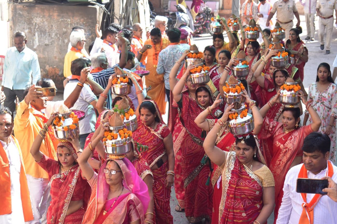 The procession of Maharaja Agrasen was decorated with tableaux.