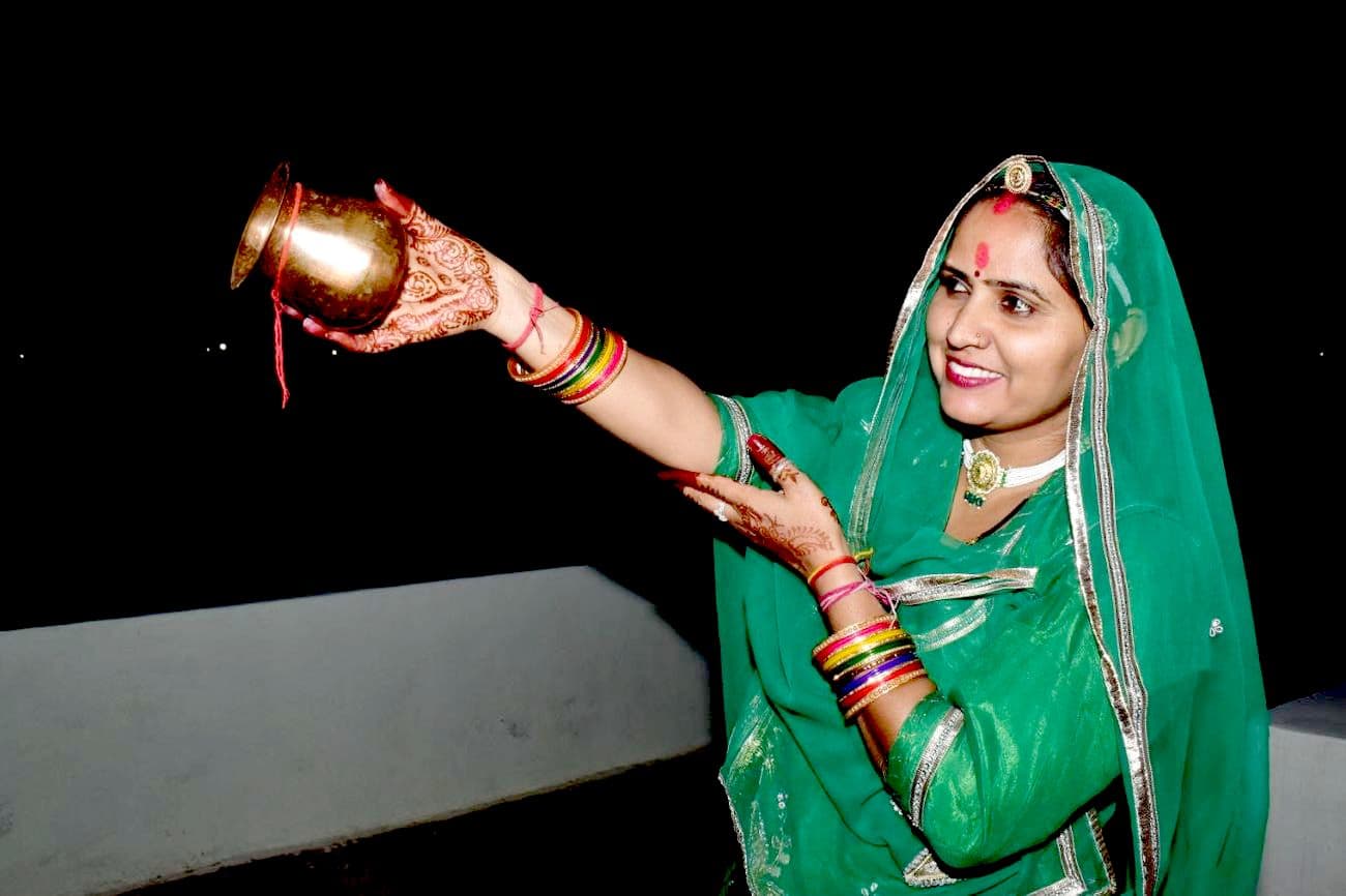 Festival of Karva Chauth: Worshiped by offering Arghya to the moon
Chauth Mata sought blessings for long life of married couple