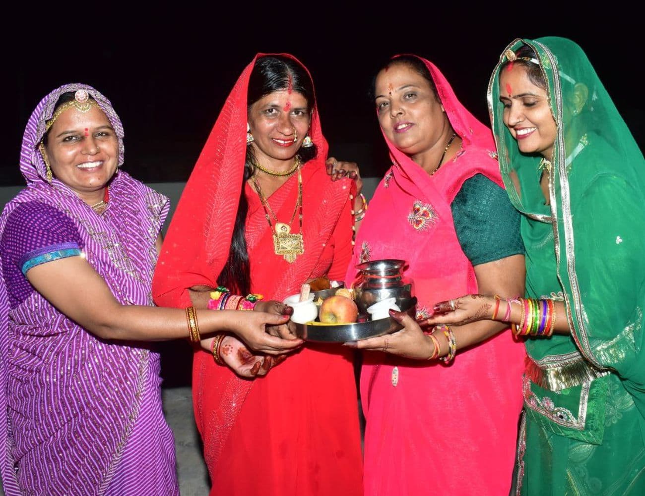 Festival of Karva Chauth: Worshiped by offering Arghya to the moon
Chauth Mata sought blessings for long life of married couple