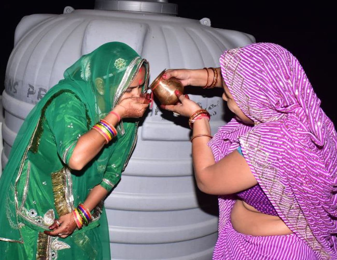 Festival of Karva Chauth: Worshiped by offering Arghya to the moon
Chauth Mata sought blessings for long life of married couple