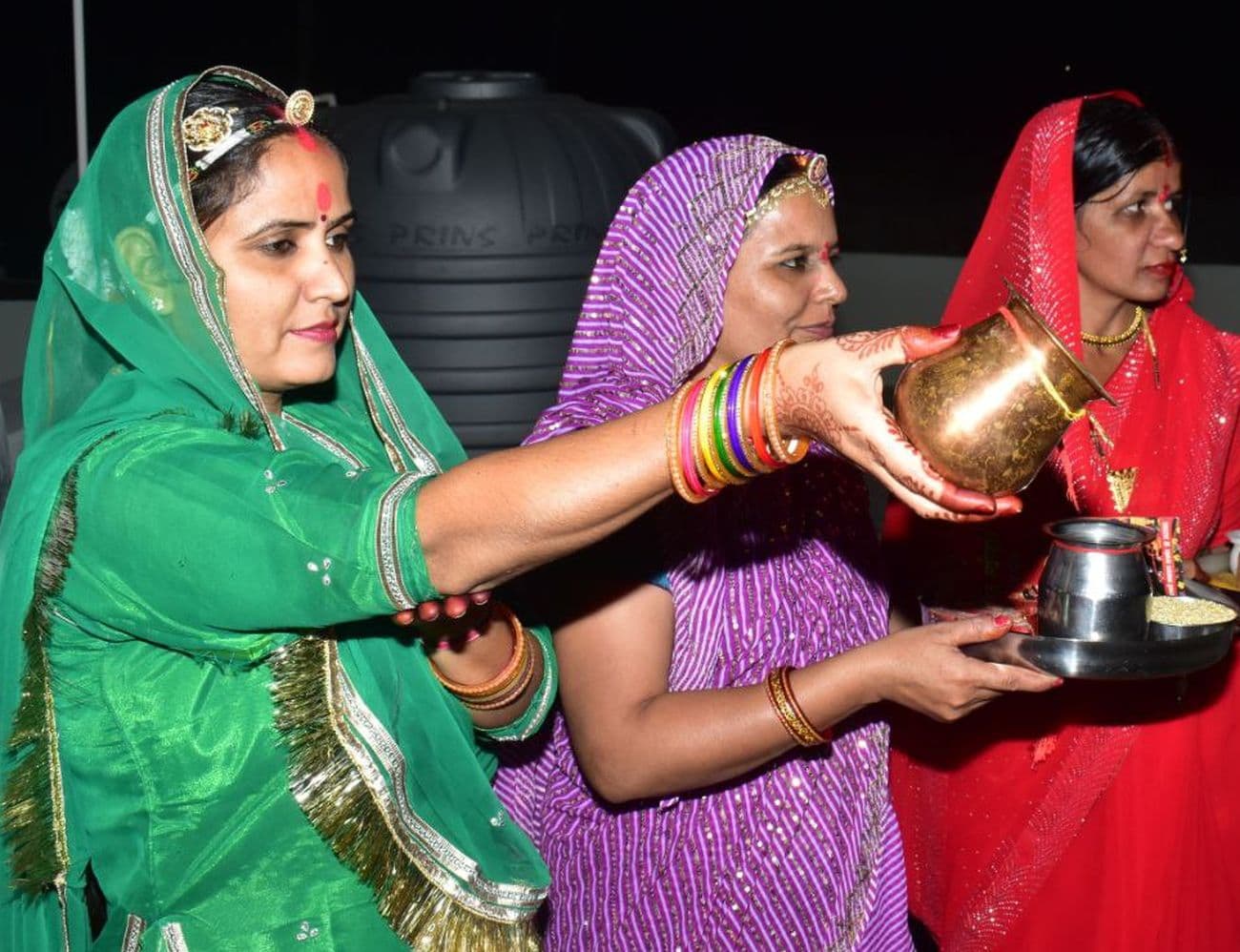 Festival of Karva Chauth: Worshiped by offering Arghya to the moon
Chauth Mata sought blessings for long life of married couple