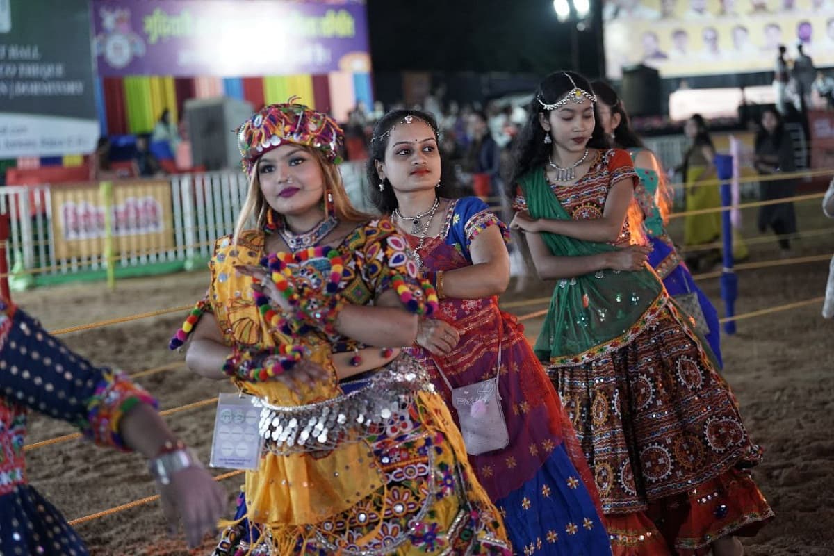 Garba 2024: People are doing Garba in these songs in Garba