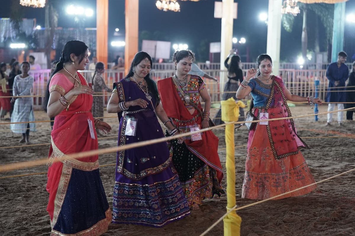 Garba 2024: People are doing Garba in these songs in Garba