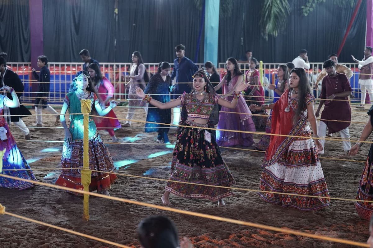 Garba 2024: People are doing Garba in these songs in Garba