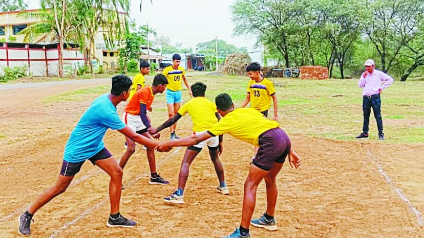 स्कूली बच्चों को खेल प्रतियोगिताओं में नाम कमाने आगे बढ़ाने का दावा किया जाता है, लेकिन आप यह जानकार चौक जाएंगे कि जिले के लगभग 15 से 20 फीसदी हायर सेकंडरी स्कूलों में खेल शिक्षक नहीं हैं।